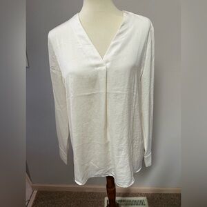Banana Republic NWT Cream V-Neck Blouse